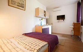 Centar 2 Private Room With Ensuite And Kitchenette